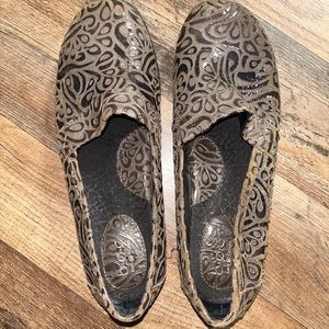 BOC Born Concept Shoes Womens 9.5 Peggy Slip On Clogs Brown Leather